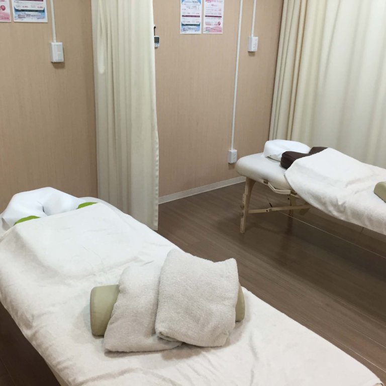 ローズの花竹の塚　施術台